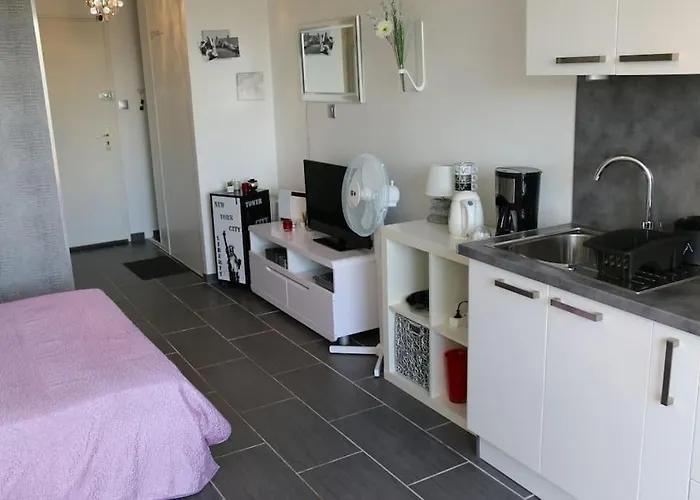 14, Héliopolis J Village Naturiste * Agde